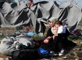 Σκοπιανοί μαυραγορίτες ελπίδας: Με 500 ευρώ στο χέρι περνούν πρόσφυγες από τα σύνορα