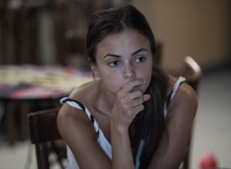 Σίσσυ Τουµάση: «…βουτάμε όλο και πιο βαθιά στο ζωτικό μας ψεύδος…»