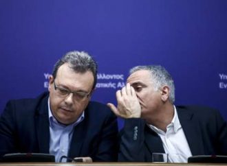 Σκουρλέτης, Σταθάκης και Φάμελλος δίνουν συνέντευξη για τα αυθαίρετα