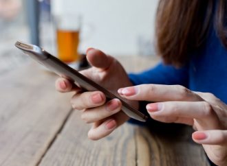 Smartphone που εντοπίζει τα βακτήρια στις τροφές