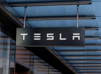 Ο Δημόκριτος καλωσορίζει την Tesla