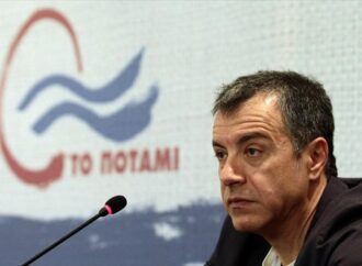 Θεοδωράκης: Ο Τσίπρας να έλθει να συζητήσουμε για νέα κυβέρνηση σωτηρίας