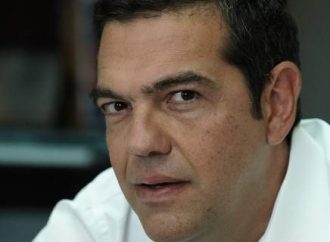 Ενας φωτογράφος «ξετινάζει» το επιτελείο του Μαξίμου για το διάγγελμα Τσίπρα -«Ηλίθιοι και ανίκανοι»