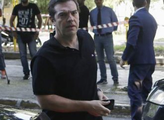 Μπάνια, φιέστες, εξαγγελίες στη ΔΕΘ και παράθυρο για εκλογές τον Μάιο