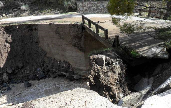 Μυτιλήνη: Ομάδα του ΕΚΠΑ στο Πλωμάρι μετά την κατολίσθηση