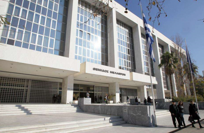 Τι συμβαίνει με την έρευνα για την Novartis και παραιτούνται οι εισαγγελείς
