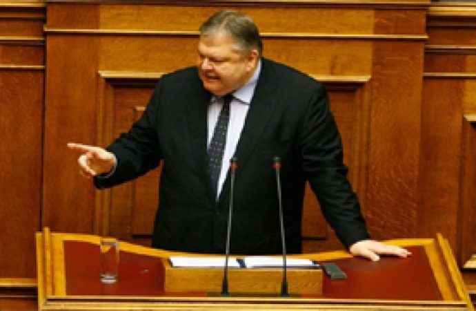 Βενιζέλος: Ο Π. Καμμένος με συκοφαντεί