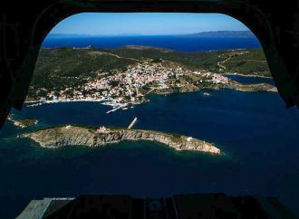 Σε παραλία των Οινουσσών εντοπίστηκαν 17 αλλοδαποί και μεταφέρθηκαν στη Χίο