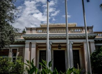 Μαξίμου: Ο Μητσοτάκης να αποπέμψει άμεσα την «ειδική απεσταλμένη» Σπυράκη