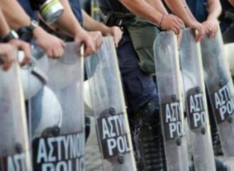 Συλλήψεις αγροτών στο κέντρο της Αθήνας – Μπόκο των ΜΑΤ στα τρακτέρ