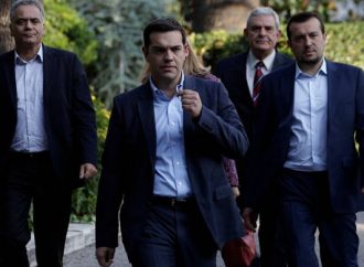 Ανασχηματισμός: Τα δυο βαριά χαρτιά του Τσίπρα και το βράδυ της Τετάρτης