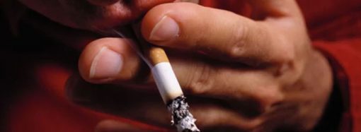 Όσο περισσότερο καπνίζει κάποιος, τόσο αυξάνεται ο κίνδυνος εγκεφαλικού πριν από τα 50