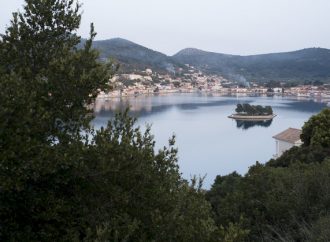 Γιατί διάλεξε ο Τσίπρας να κηρύξει από την Ιθάκη το «τέλος των μνημονίων»
