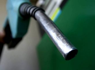 Επιβολή πλαφόν στην τιμή των καυσίμων
