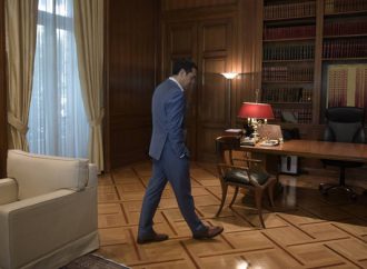 Επισπεύδεται ο ανασχηματισμός – Γράφει και σβήνει ονόματα ο Τσίπρας