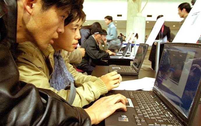 Κίνα: Ξεπέρασαν τα 800 εκατ. οι χρήστες του διαδικτύου