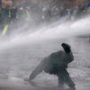Κίτρινα Γιλέκα: Δακρυγόνα και αντλίες νερού στην Αψίδα του Θριάμβου
