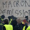 «Κίτρινα γιλέκα»: Ο Μακρόν απέναντι στις «σοβαρές» οικονομικές επιπτώσεις