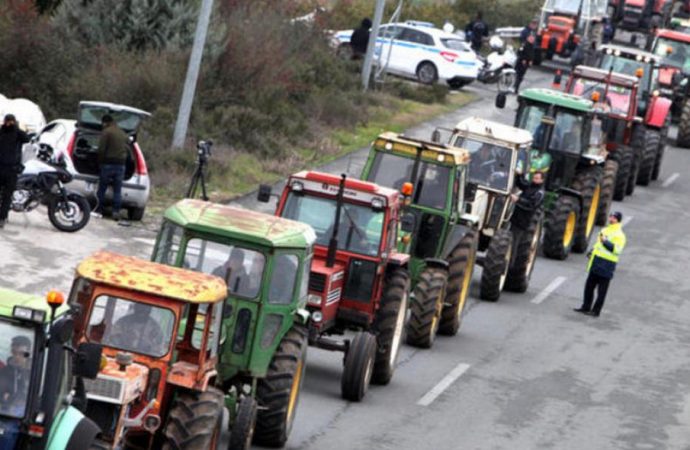 Κινητοποιήσεις πριν από τα Χριστούγεννα ετοιμάζουν οι αγρότες