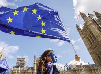 Κρίσιμες ώρες στη Βρετανία – Ορατό το ενδεχόμενο αναβολής του Brexit