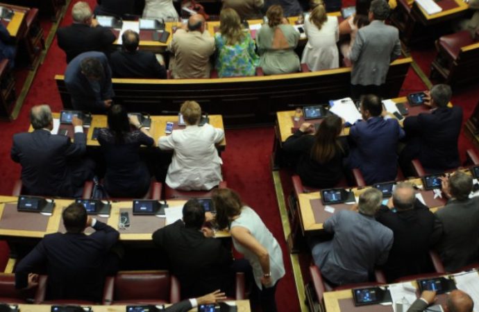 Με 241 ψήφους ψηφίστηκε η κατάτμηση της Β’ Αθήνας: Πέρασε ο «Κλεισθένης»