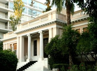 Με… Γαλιλαίο η απάντηση του Μαξίμου στον Καβάφη της ΝΔ