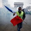 Ο Αλβανός Πρωθυπουργός κατεδαφίζει τα ελληνικά σπίτια στη Χειμάρρα.