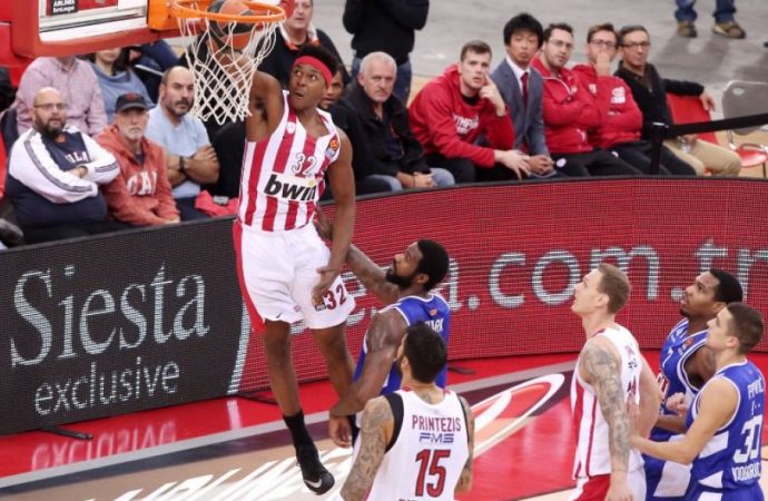Euroleague: Ερυθρόλευκο «πάρτι» στο ΣΕΦ με απίστευτο ΛεΝτέι