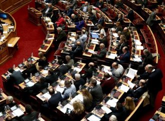 «Ναι» της Βουλής στην υποχρεωτική συνταξιοδότηση των Μουφτήδων