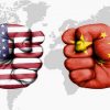 Ο παγκόσμιος εμπορικός πόλεμος ξεκίνησε: Με δασμούς σε τεχνολογικά προϊόντα χτυπά την Κίνα ο Τραμπ