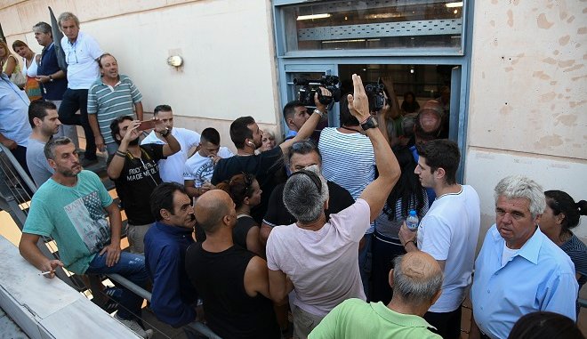 Οργή κατοίκων στον Μαραθώνα: Παραιτηθείτε όλοι – Μας κάψατε