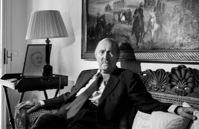 Μετά τον Μ. Γλέζο τον απαξιώνει και ο Μίκης Θεοδωράκης «Το έπαιξες επαναστάτης αλλά είσαι το παιδί που κάνει τα θελήματα της Μέρκελ».