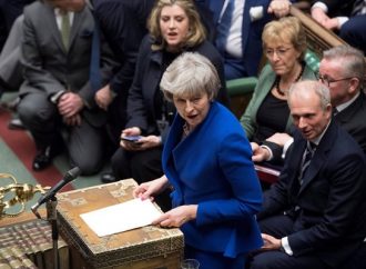 Πήρε εντολή η Μέι για εναλλακτικό σχέδιο στo Brexit