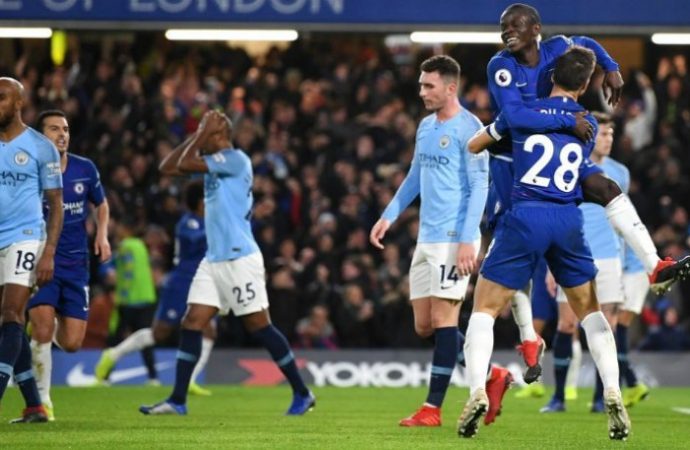 Ντάισελμπλουμ και ΤΡΟΙΚΑ πιέζουν για νέες περικοπές στο Ασφαλιστικό Σύστημα, κατάργηση των τριετιών και νέες μειώσεις μισθών.