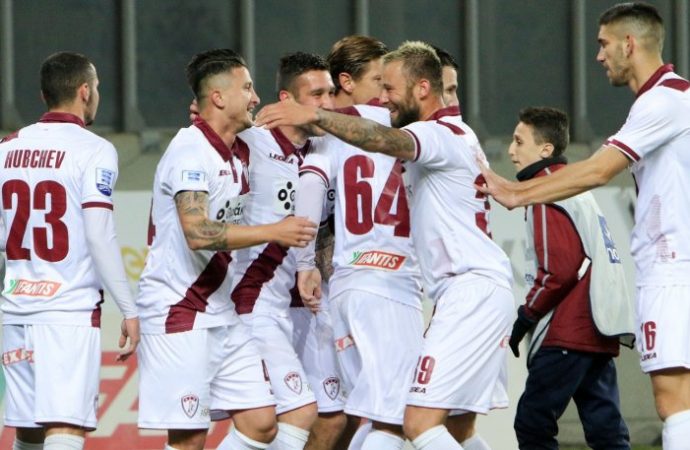 Super League: Η «βυσσινί» θύελλα παρέσυρε τον Πανιώνιο!