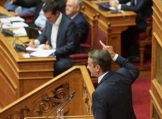 Πολιτική σύγκρουση μετά τις δεσμεύσεις Μητσοτάκη για κατάργηση του νόμου Κατρούγκαλου