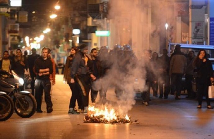 Πολυτεχνείο: Χάος, πετροπόλεμος και μολότοφ στους δρόμους της Πάτρας