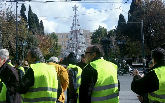 Στο κέντρο της Αθήνας τα «Κίτρινα Γιλέκα»