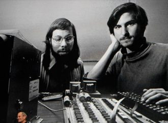Στο σφυρί ιστορικός υπολογιστής της Apple