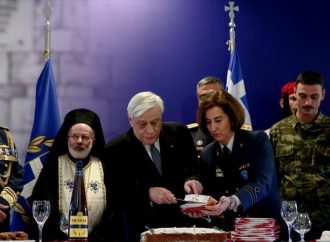 Στον ΠτΔ το φλουρί της πίτας της Προεδρικής Φρουράς