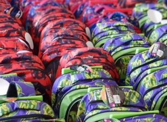 Τα Public προσφέρουν 3.000 πακέτα σχολικών σε πληγέντες από τη φωτιά στο Μάτι