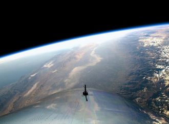 Το επανδρωμένο διαστημοπλάνο της Virgin Galactic «άγγιξε» το διάστημα