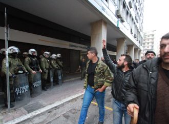 Όλο και πιο πολλοί στους δρόμους. Όλο και περισσότεροι αποκλεισμοί Υπουργείων