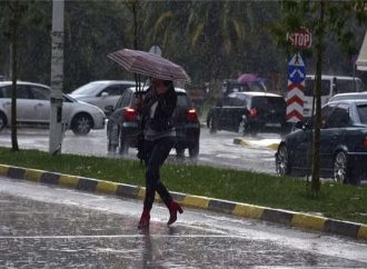Καιρός: Βροχές, ενισχυμένοι άνεμοι και αφρικανική σκόνη πλήττουν τη χώρα