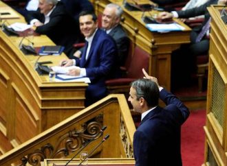 Μετωπική κόντρα Τσίπρα – Μητσοτάκη με βαριές εκφράσεις και φόντο την ψήφο εμπιστοσύνης