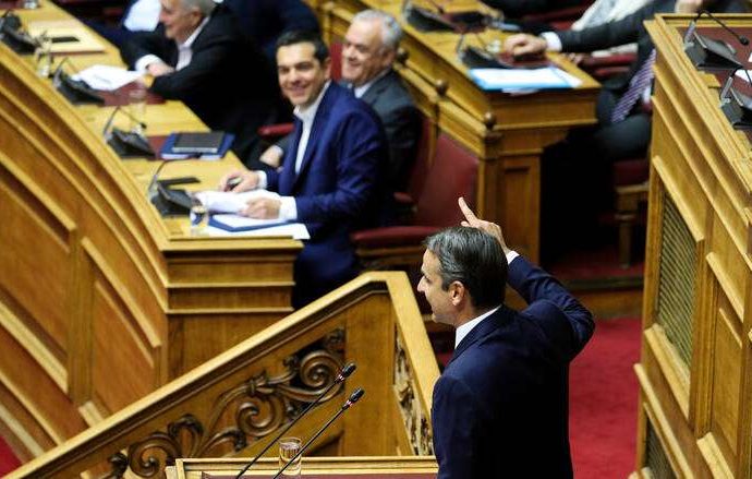Μετωπική κόντρα Τσίπρα – Μητσοτάκη με βαριές εκφράσεις και φόντο την ψήφο εμπιστοσύνης