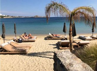 H «μάχη» της ξαπλώστρας στη Μύκονο: Το Kensho «στρίμωξε» το Nammos