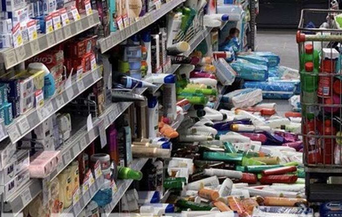 Σεισμός στην Κυλλήνη: Ζημιές σε σπίτια και σούπερ μάρκετ – Ανήσυχοι οι κάτοικοι