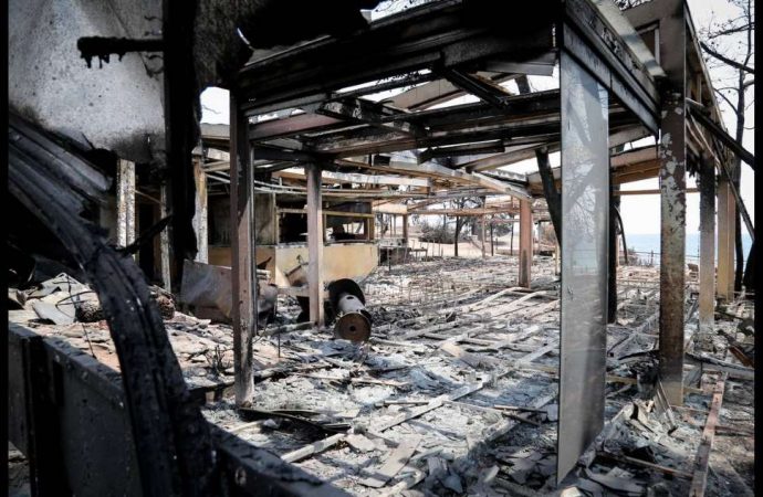 Ένας χρόνος από την εθνική τραγωδία στο Μάτι – Μνημόσυνο για τα 102 θύματα