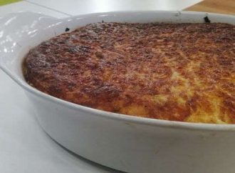 Αφράτη ομελέτα με σύγκλινο και γραβιέρα